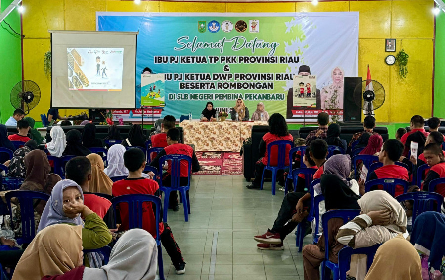 BRK Syariah Sosialisasi Tabungan Simpel pada Pelajar SLB Pembina Pekanbaru 